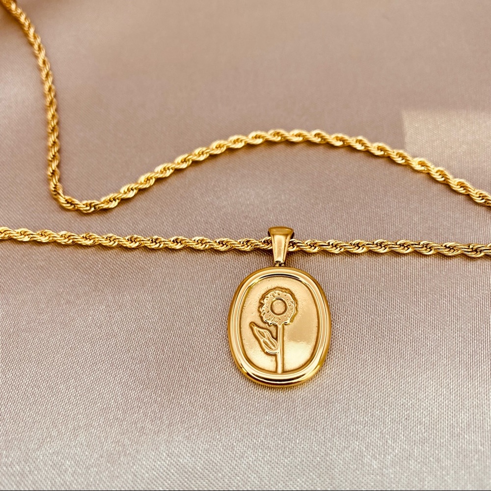 18K Yellow Gold Sunflower Frosted Coin Pendant Twisted Rope Necklace - Picture 4 of 16